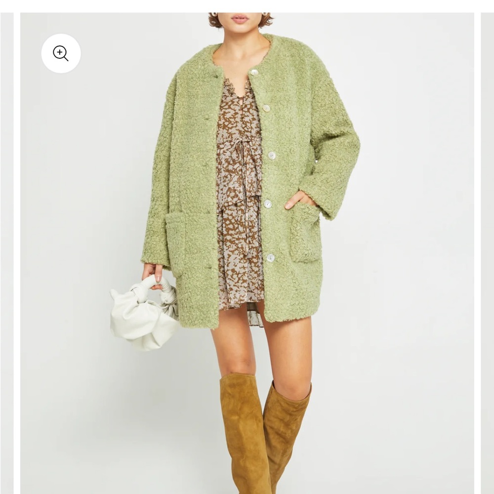 Brand New. Never worn. Stay Warm & Stylish with this beautiful coat